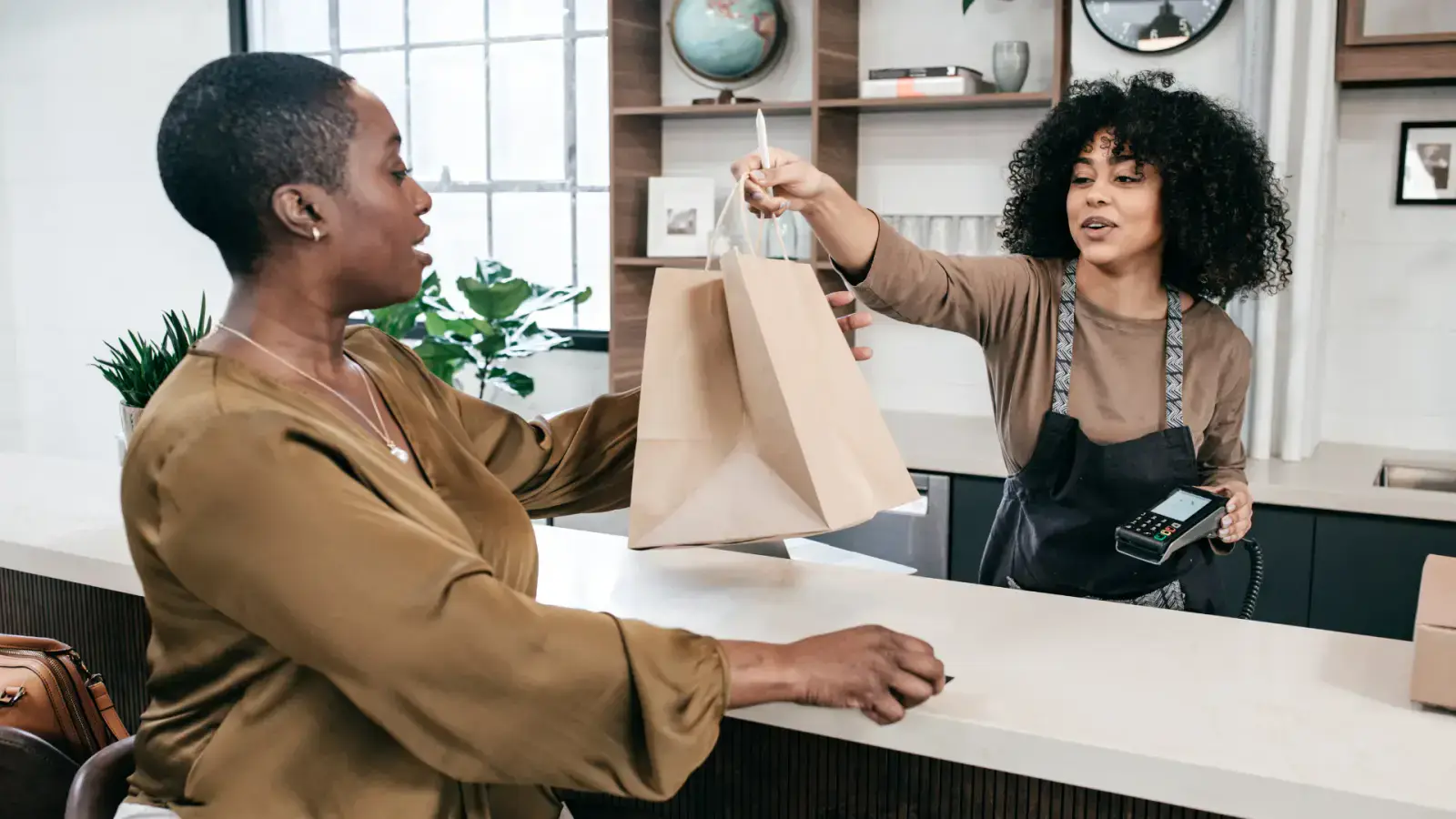 The Art of Minimizing Retail Warehouse Waste through Circular Economy Solutions