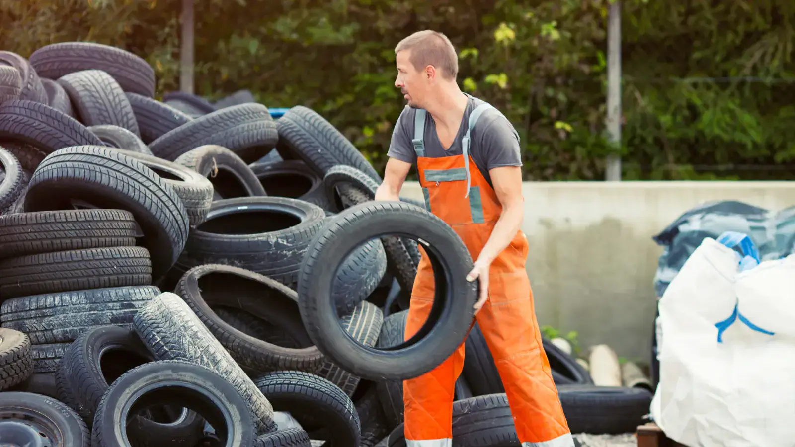 Revolutionizing Waste Management: Turning Scrap Tires into Fuel and Recycled Rubber Benefits