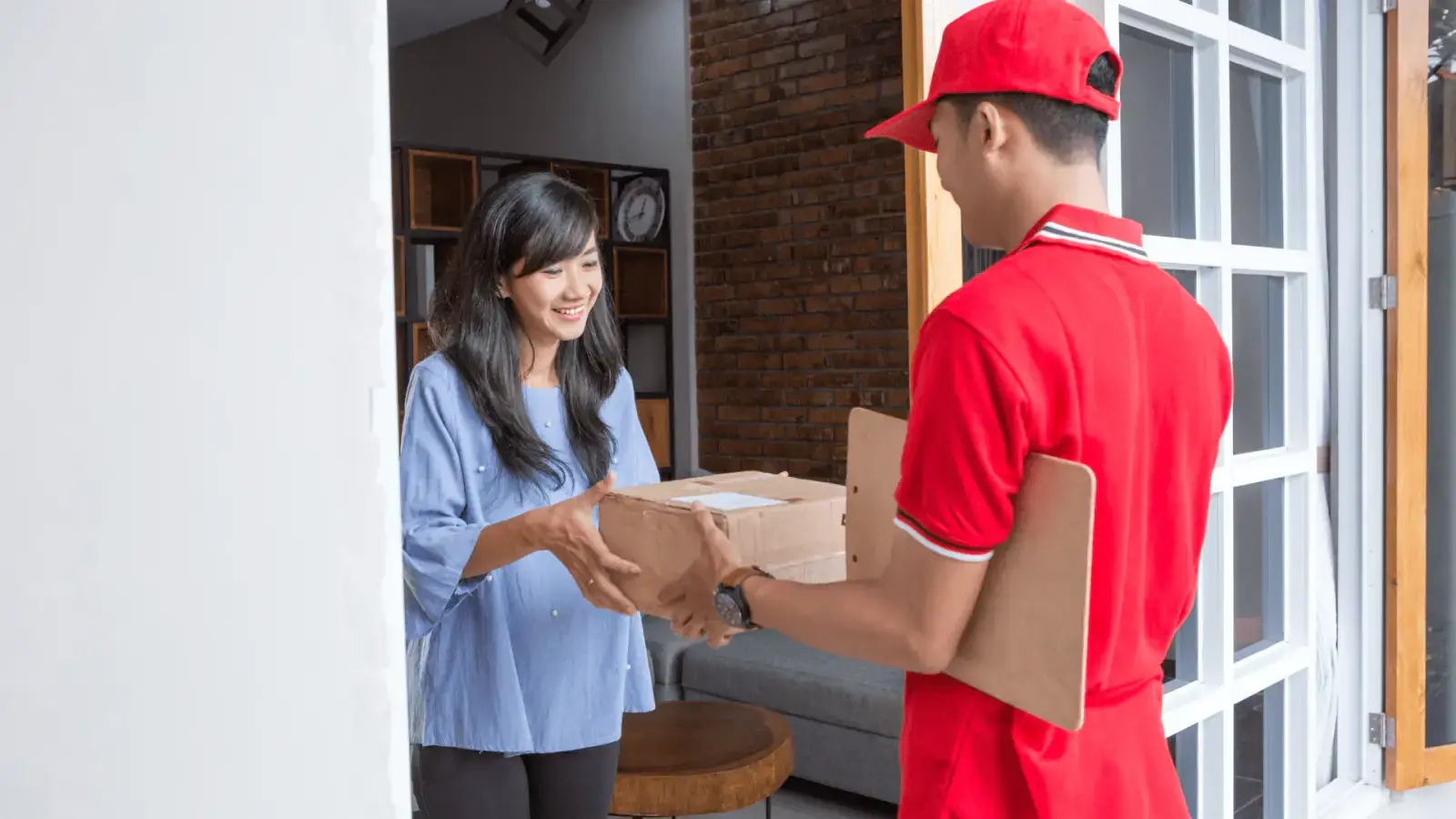 Sustainable Delivery Methods Embracing Package-Free Product Solutions