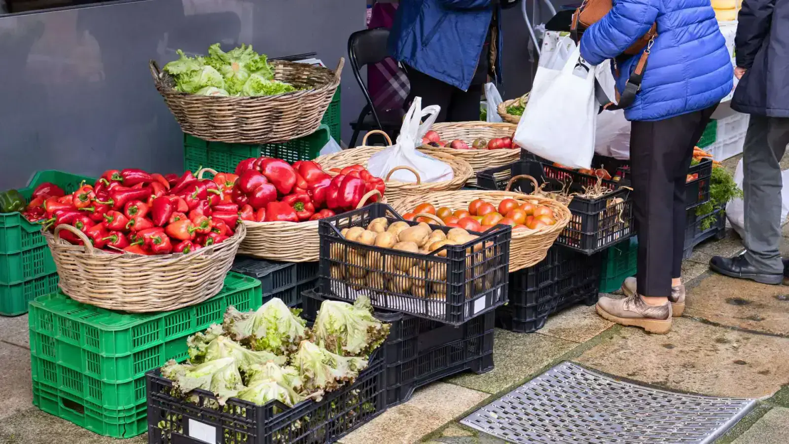 Locally Sourced Produce: Stonger Farmers and Lower Emissions